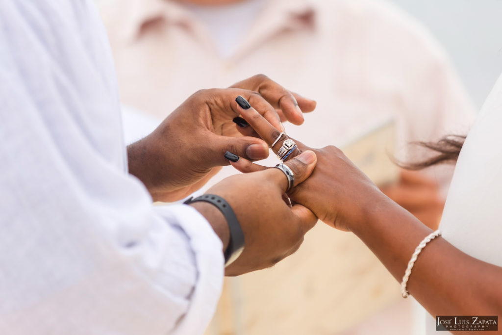 Coco Beach Resort - Sandy Point Weddings - Jose Luis Zapata Photography