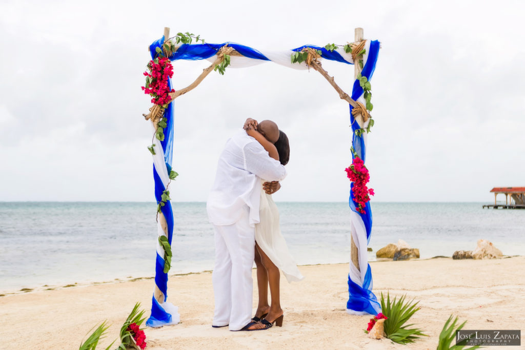 Coco Beach Resort - Sandy Point Weddings - Jose Luis Zapata Photography