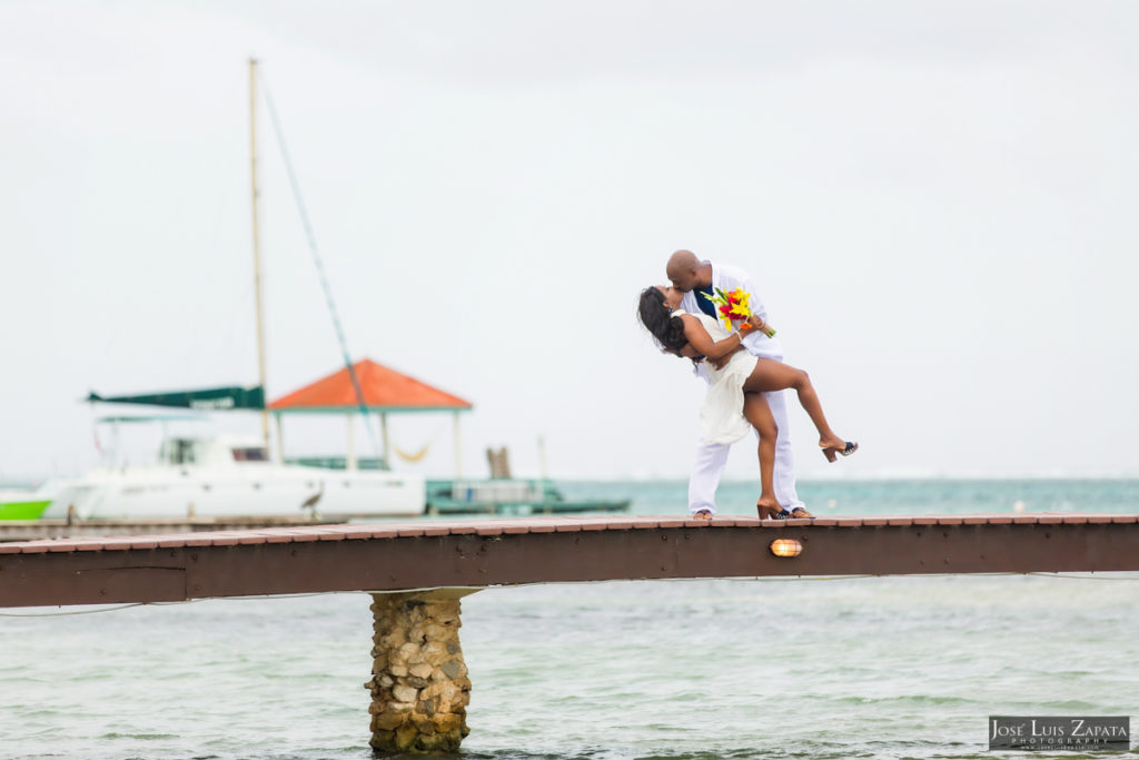 Coco Beach Resort - Sandy Point Weddings - Jose Luis Zapata Photography