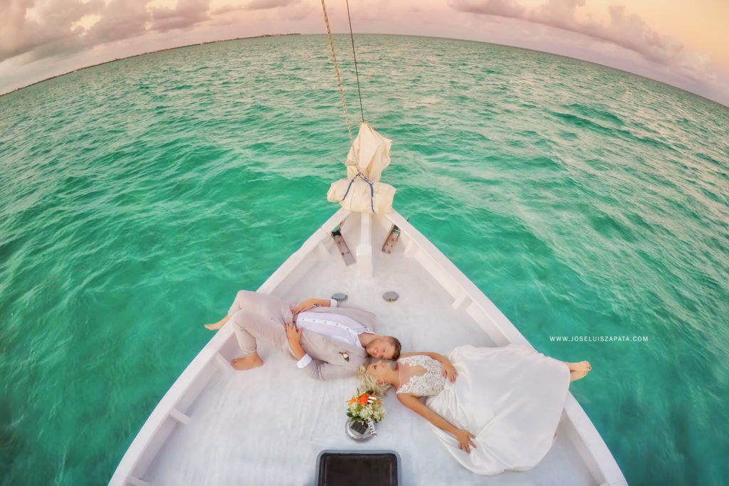 Belize Sailboat Wedding Photographer Jose Luis Zapata Photography